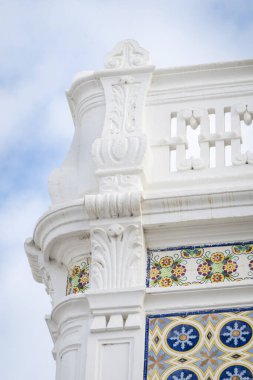 Platformların karmaşık tasarımlarıyla Algarve kırsal binalarının tipik mimarisi.