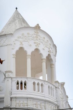 Platformların karmaşık tasarımlarıyla Algarve kırsal binalarının tipik mimarisi.