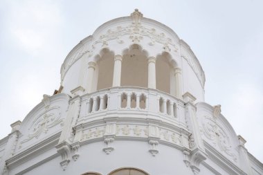 Platformların karmaşık tasarımlarıyla Algarve kırsal binalarının tipik mimarisi.