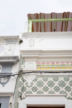 Platformların karmaşık tasarımlarıyla Algarve kırsal binalarının tipik mimarisi.