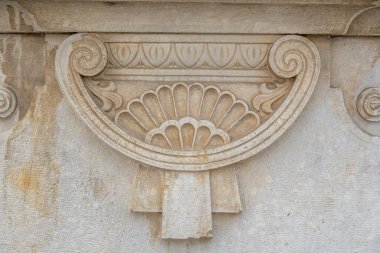 Platformların karmaşık tasarımlarıyla Algarve kırsal binalarının tipik mimarisi.