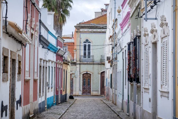 Portekiz Algarve Bulunan Faro Şehrinin Tipik Dar Sokak Mimarisi — Stok fotoğraf