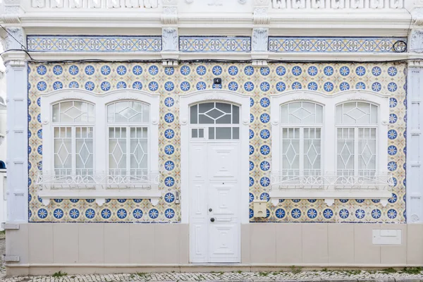 Arquitetura Típica Edifícios Rústicos Algarvios Com Desenhos Intrincados Platbands — Fotografia de Stock