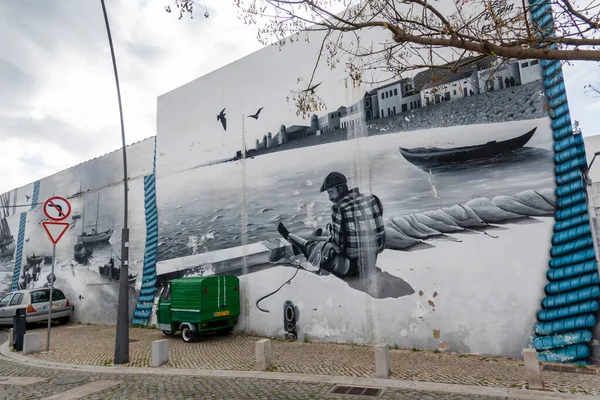 Olhao Portugal 2022年2月13日 当地艺术家在奥尔霍市上的美丽涂鸦 描绘了葡萄牙奥尔霍市渔民的灵魂和精神 — 图库照片