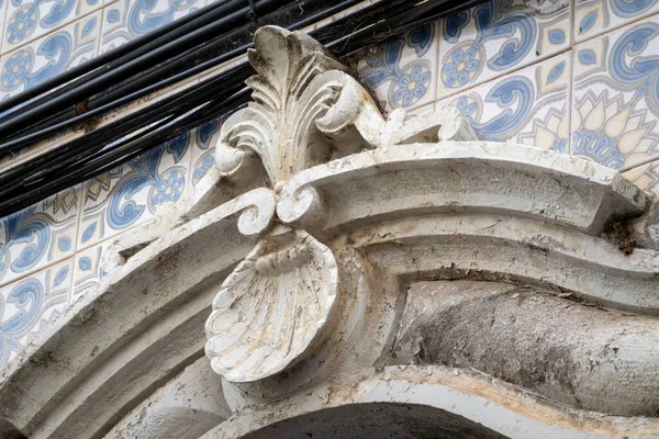 Arquitetura Típica Janela Detalhe Edifícios Portugueses Com Concha Mar Pétalas — Fotografia de Stock