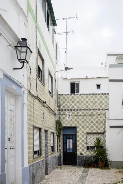 Arquitetura Típica Edifícios Rústicos Algarvios Com Ruas Estreitas — Fotografia de Stock