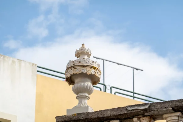 Platformların Karmaşık Tasarımları Seramik Vazolar Gibi Detaylarıyla Algarve Kırsal Binalarının — Stok fotoğraf