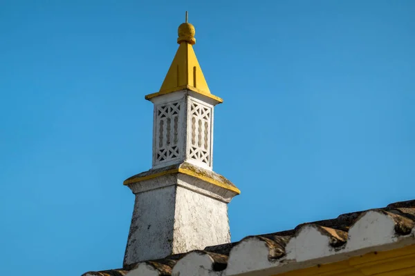 Vista Vicino Della Tipica Architettura Tradizionale Dei Camini Dell Algarve — Foto Stock