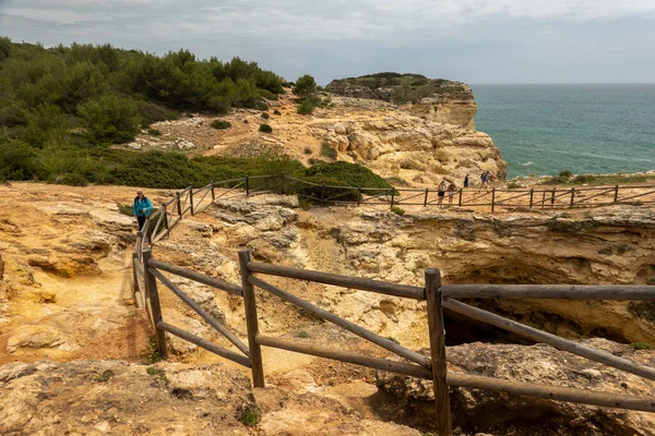 Portekiz Lagoa Kıyı Şeridi Yakınlarındaki Algarve Bölgesinde Doğal Jeolojik Çöküntü — Stok fotoğraf