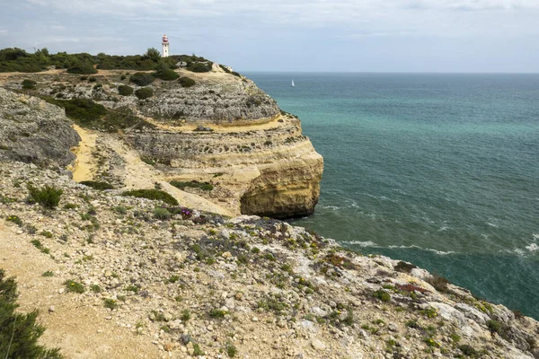 Portekiz Algarve Bölgesindeki Alfanzina Deniz Fenerinin Manzarası — Stok fotoğraf