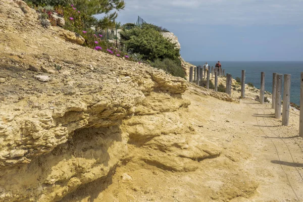 Portekiz Algarve Kıyı Şeridi Bölgesinde Alfanzina Yakınlarındaki Güzel Uçurumlarda Yürüyüş — Stok fotoğraf