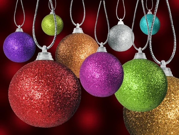 Colorato rosso verde e altre palline di Natale baubles con sfondo colorato — Foto Stock