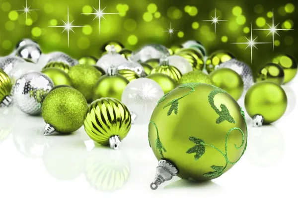 Groene Kerst ornamenten met sterren achtergrond — Stockfoto