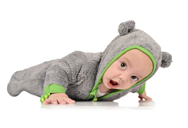 Aranyos kis baby boy a szórakoztató ruhákat — Stock Fotó