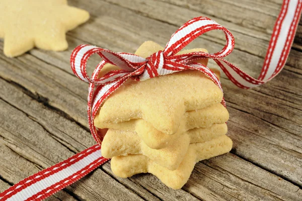 Star shaped cookies with red ribbon — Stock Photo, Image