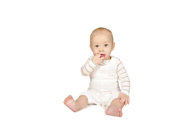 Lindo niño pequeño en ropa blanca —  Fotos de Stock