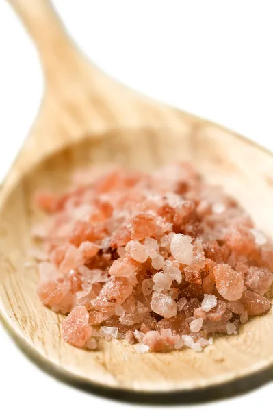 木のスプーンの純粋なヒマラヤ塩 — ストック写真