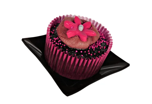 Um cupcake de chocolate com cobertura rosa — Fotografia de Stock