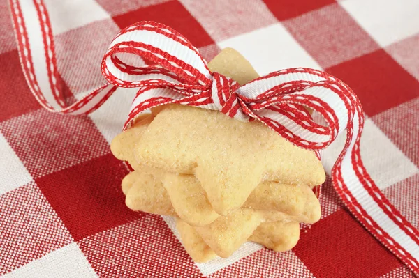 Star shaped cookies with red ribbon — Stock Photo, Image