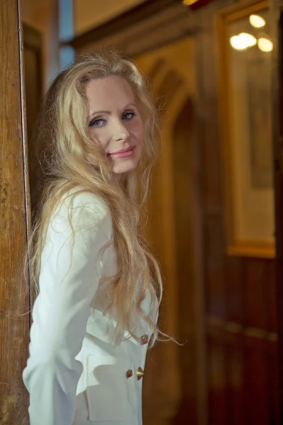 Beautiful blonde woman in luxurious interior — Stock Photo, Image