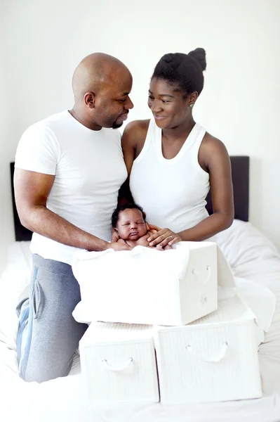 Giovane famiglia nigeriana nera — Foto Stock