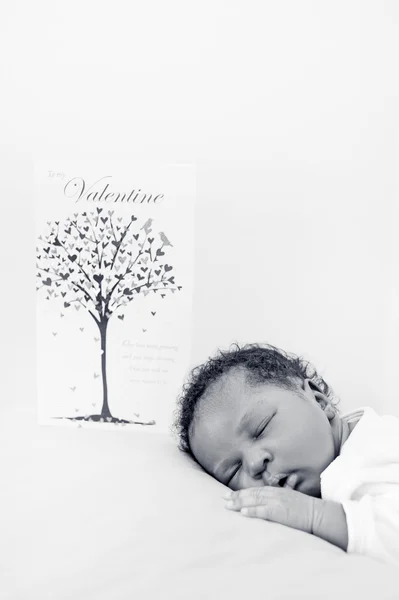 Zwarte Afrikaanse pasgeboren baby — Stockfoto