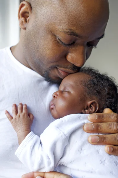 Jovem família nigeriana negra — Fotografia de Stock