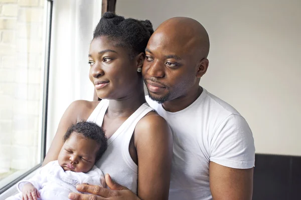 Familia nigeriana negra joven — Foto de Stock