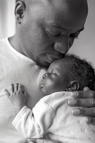 Jovem família nigeriana negra — Fotografia de Stock