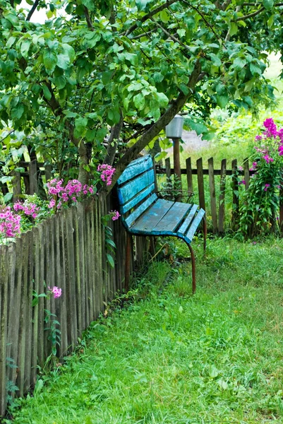 Old blue bench — Stock Photo, Image