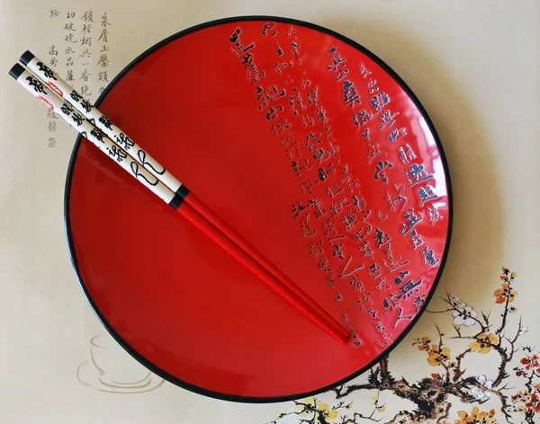 Japon kırmızı yuvarlak tabak