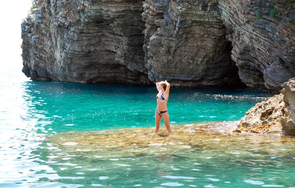 Woman sunbathes on a rock — Stock Photo, Image