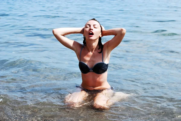 Sexy girl and sea — Stock Photo, Image