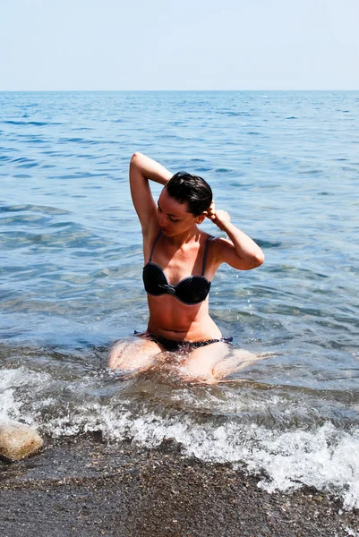 Girl sunbathes — Stock Photo, Image