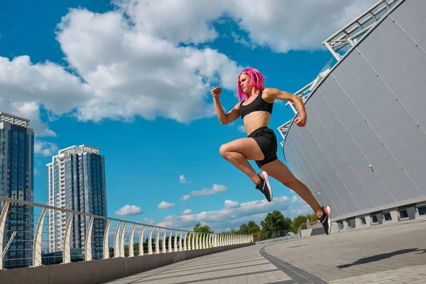 Menina Muscular Trens Para Correr Cidade — Fotografia de Stock