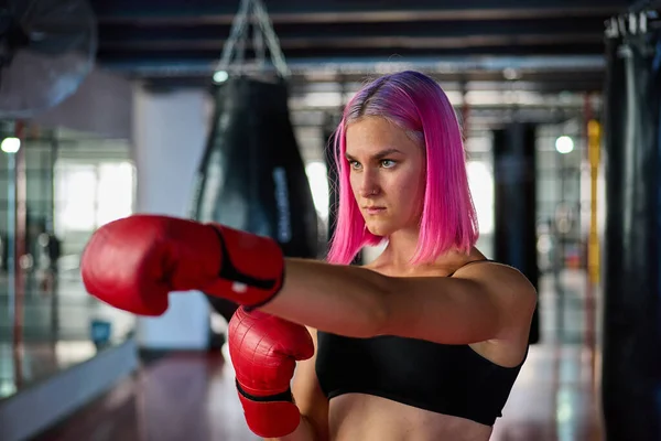 Muscular Girl Trains Boxing Gym — Stock Photo, Image