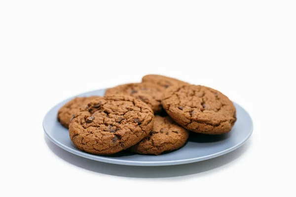 Les Biscuits Aux Pépites Chocolat Reposent Sur Une Assiette Sur — Photo