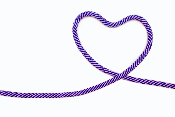 Πολύχρωμο Σχοινί Σχήμα Καρδιάς Λευκό Φόντο Μπλε Ροζ Σχοινί Στριμμένο — Φωτογραφία Αρχείου
