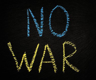 Siyah kaba bir zemindeki tebeşirle yazılmış yazı savaş değildir. Ukrayna 'da mavi ve sarı tebeşirle yazılmış bir savaş yok. Dünya toplumuna Rusya 'nın Ukrayna' ya karşı savaşını durdurma talebi