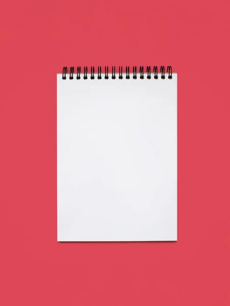 Caderno Feito Papel Branco Com Encadernação Fundo Rosa Bloco Notas — Fotografia de Stock