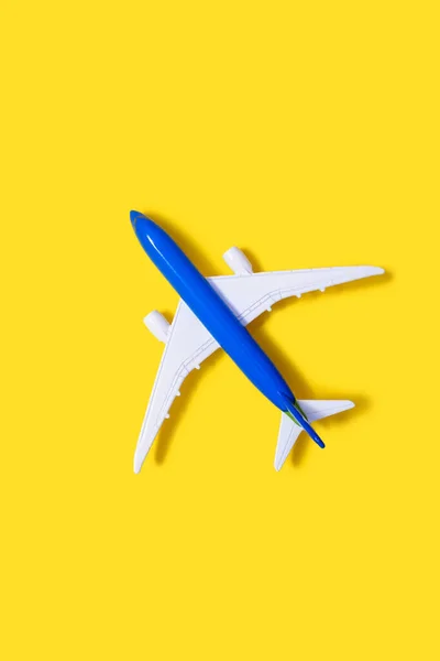 Airplane Model Yellow Vertical Background Tourism Freight Transport Concept Toy — Stock Fotó