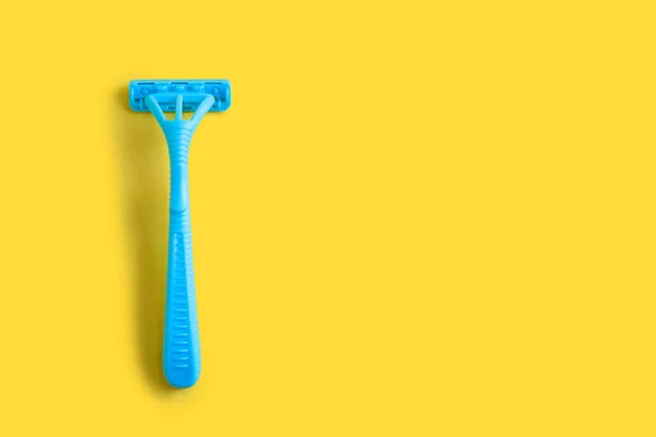 Disposable Plastic Razor Yellow Isolated Background Blue Women Razor Free — Stock Photo, Image