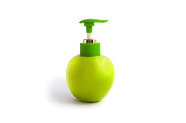 带有白色背景的自动贩卖机的苹果 绿色多汁苹果 有一个塑料分配器 独立的白色背景 天然化妆品乳霜或肥皂的概念 — 图库照片