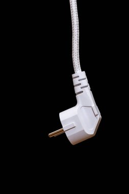 Siyah arka plandaki prizin elektrik prizi. Elektrik kavramı ve günlük hayattaki önemi. Prizsiz elektrik prizi. Elektrik almanın bir yolu yok.