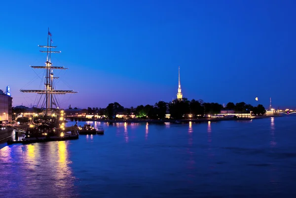 Peter and Paul fortress and moored — Stock Photo, Image