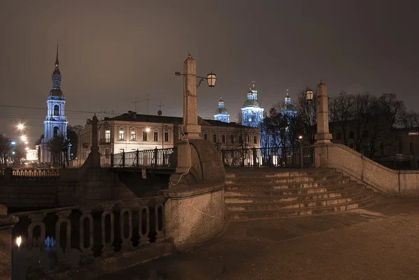 Nocny widok na katedrę św Mikołaja w Sankt Petersburgu — Zdjęcie stockowe