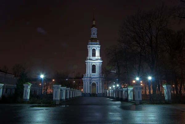 关于在圣彼得堡的圣尼古拉大教堂夜景 免版税图库图片