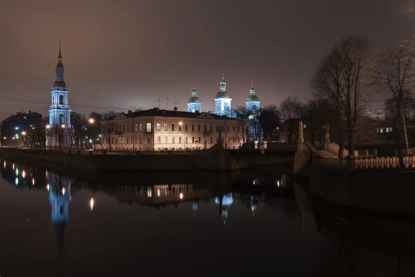 Ночной вид на Никольскую церковь в Санкт-Петербурге Стоковая Картинка