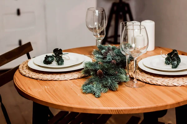 Table Decorated Christmas New Year Christmas Tree Twigs Table Plates — стоковое фото