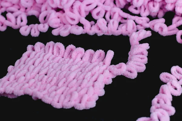 Pink Yarn Knitting Your Fingers Alize Yarn Black Background — Stock Photo, Image